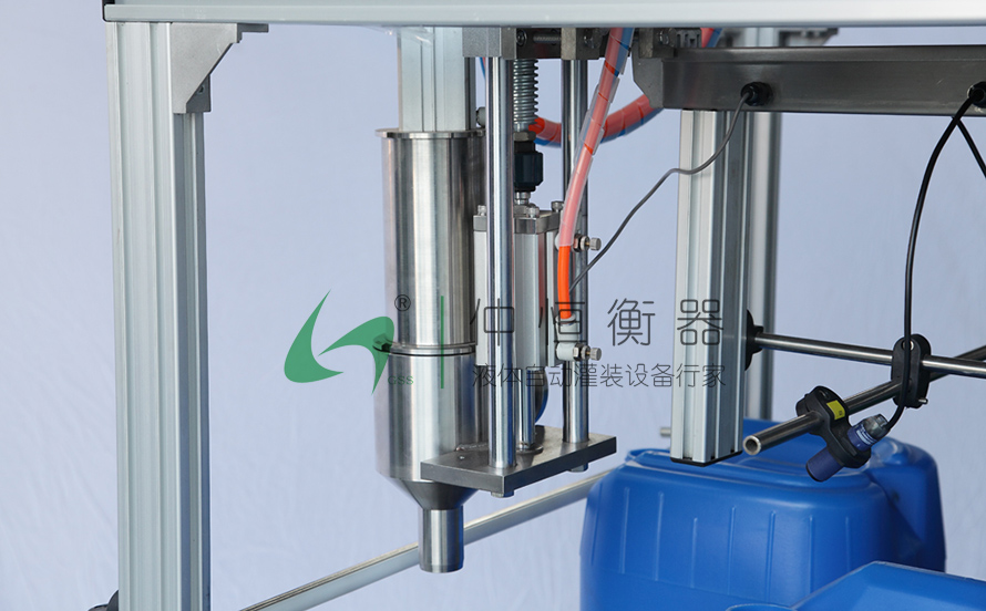 30公斤液體灌裝機(jī)全自動流水線 3